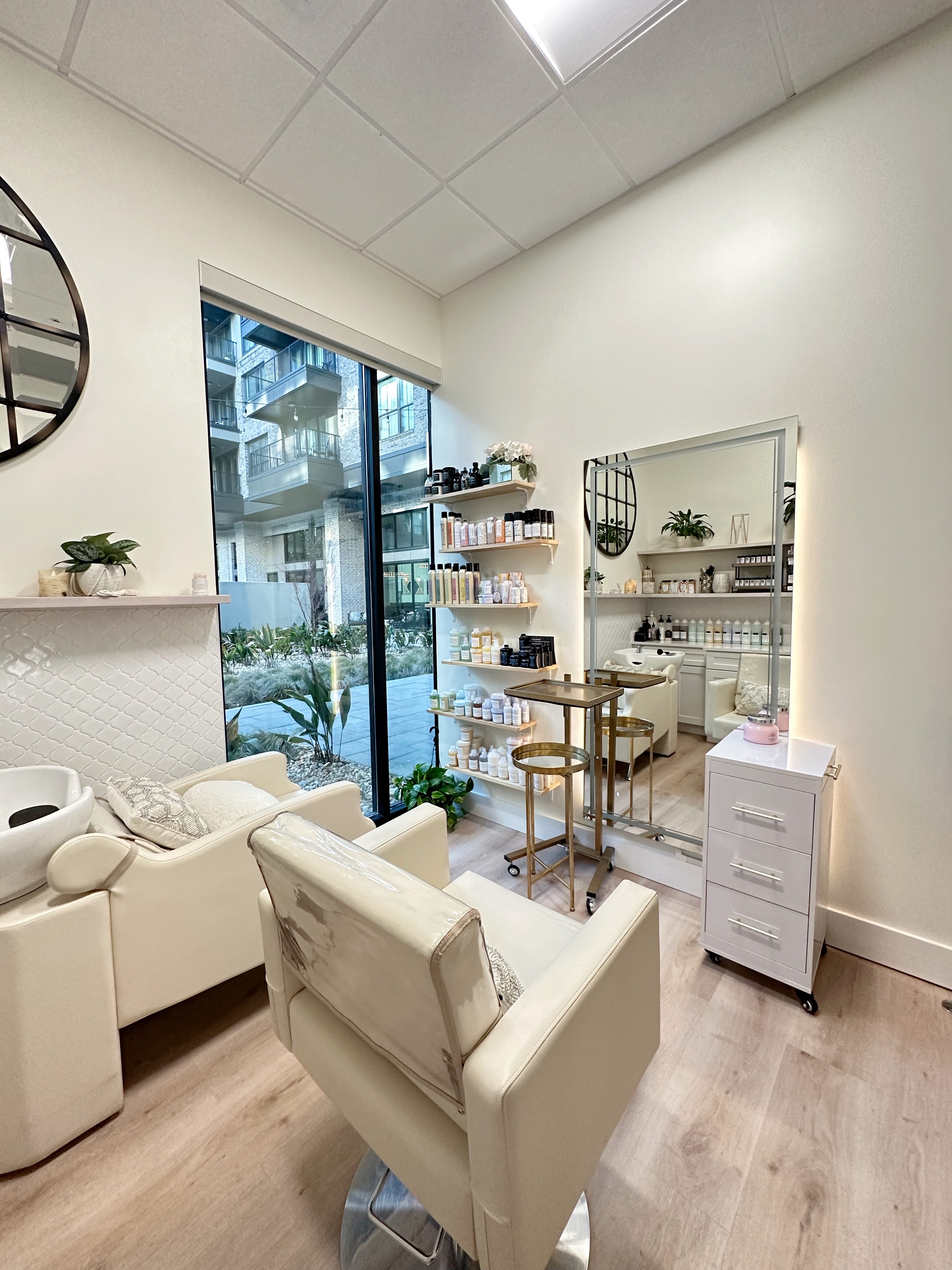 MINT Premium salon suite