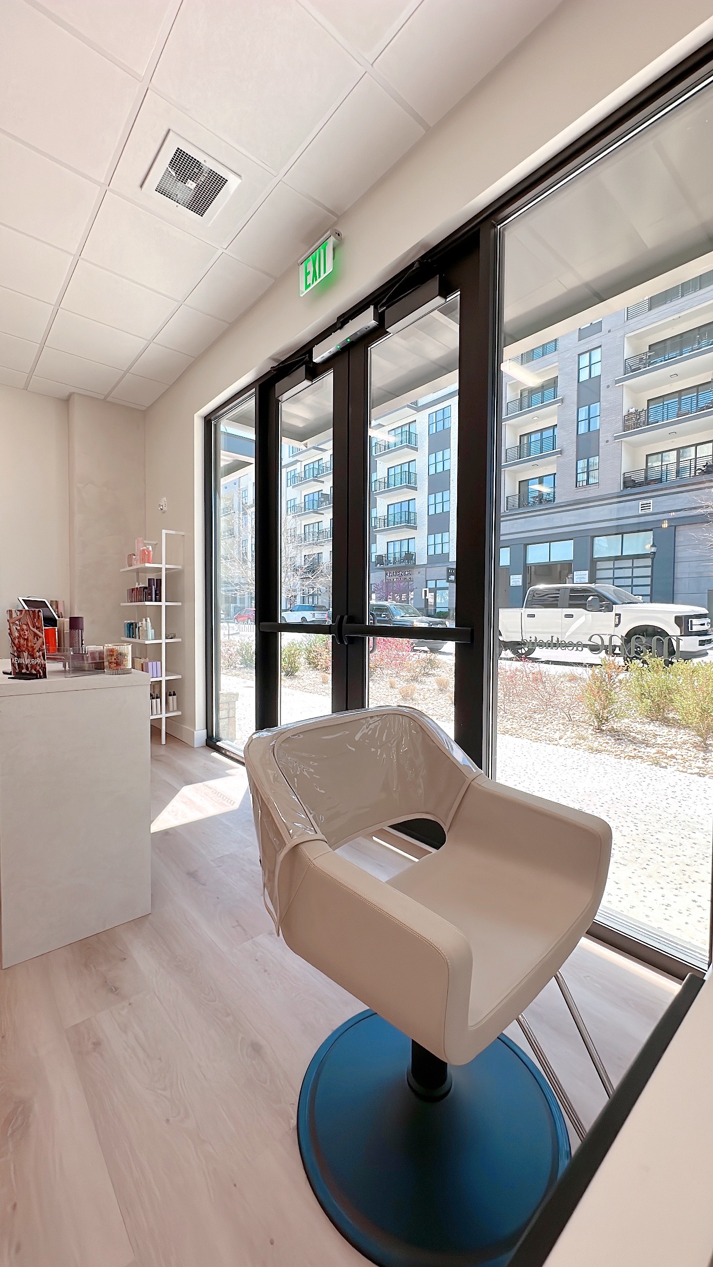 MINT Storefront salon suite